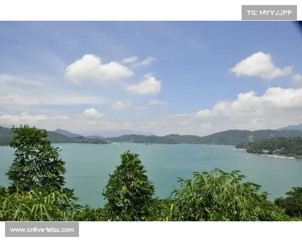 老挝琅勃拉邦骑行路线荣登亚洲TOP5与日月潭同享低碳旅游殊荣 老挝琅勃拉邦骑行路线荣登亚洲TOP5与日月潭同享低碳旅游殊荣